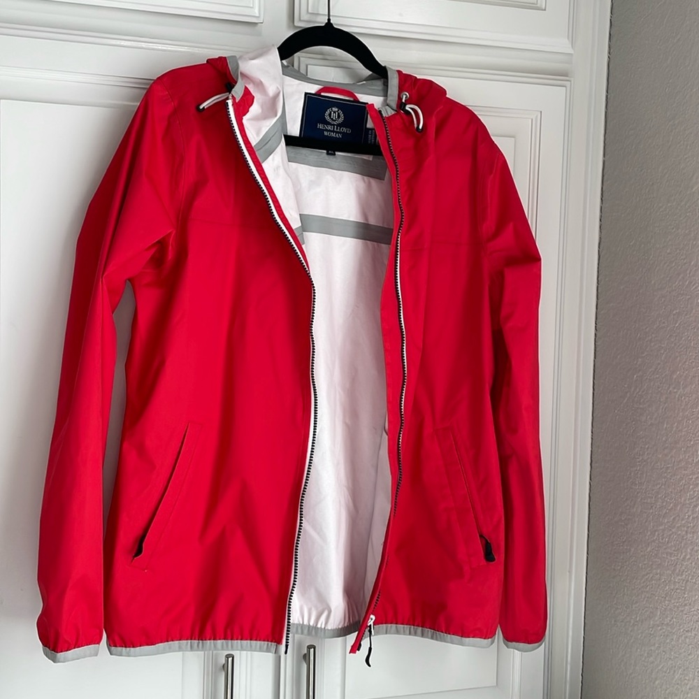 Henri Lloyd women’s light weight rain jacket. Red.